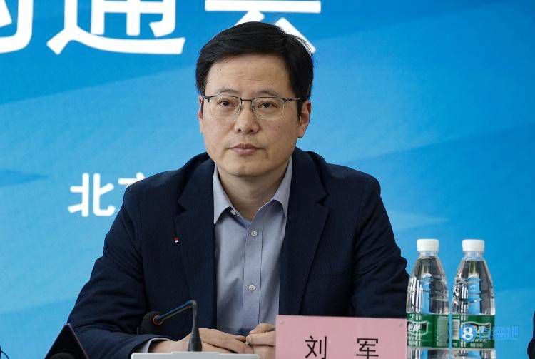 毕竟，一旦他真跟顾言忠的女儿顾秋怡结婚的话，那他就是顾家万亿家产的继承人之一，这对叶家带来的帮助非常大。